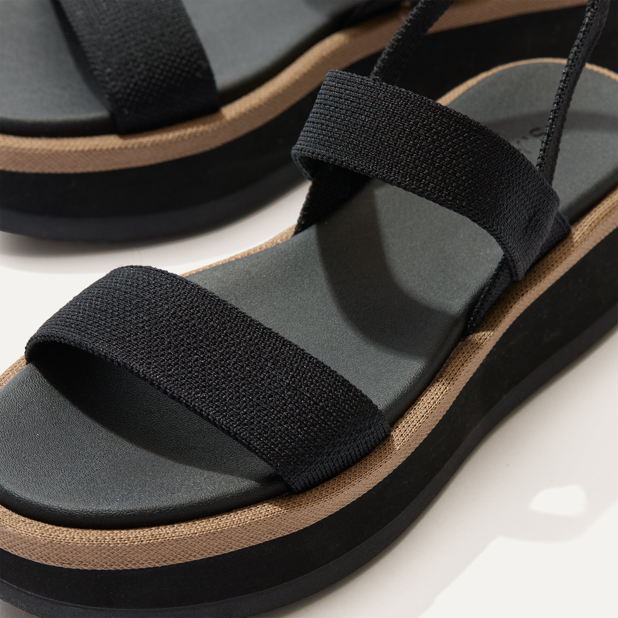 The Lightweight Wedge Sandal - Pepper