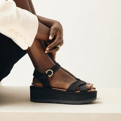 The Criss–Cross Lightweight Wedge Sandal - Black
